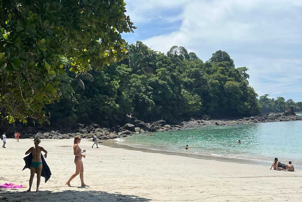 2023-New-Years-resolutions-travel-abroad