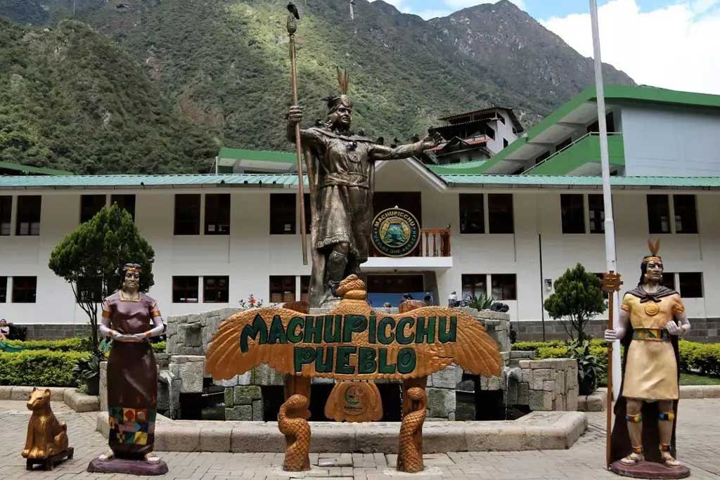 aguas-calientes-the-town-of-machu-picchu