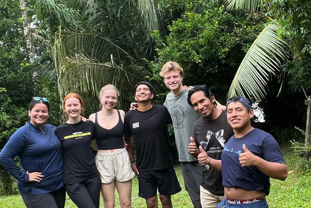amazon-rainforest-madre-de-dios-peru-volunteering