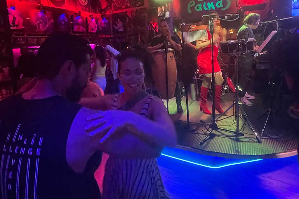 learning-to-dance-salsa-in-antigua-guatemala