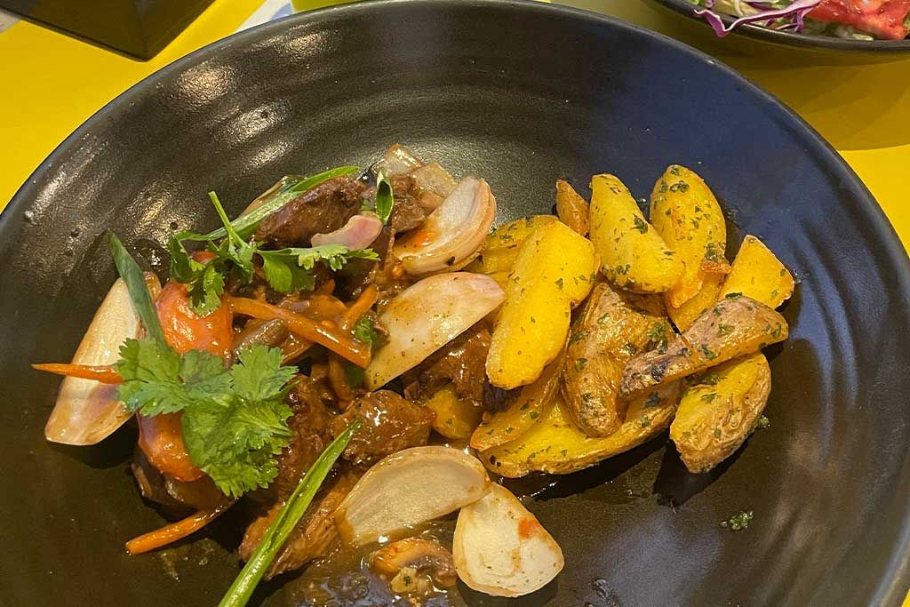 lomo-saltado-peru-food