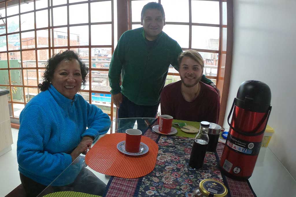 maximo-nivel-host-families-in-latin-america