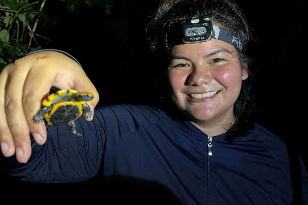 night-animal-tracing-in-the-amazon-rainforest
