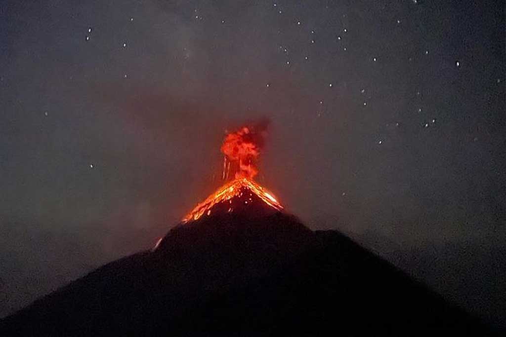 Pacaya-or-Acatenango-views-of-fuego-volcano