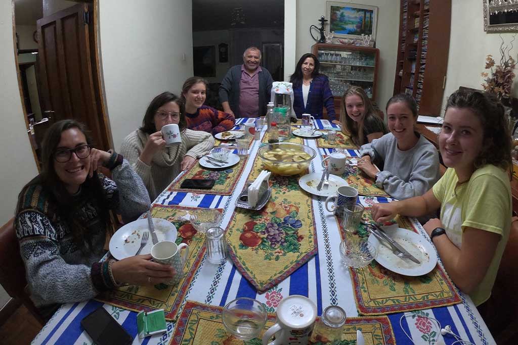 The-Benefits-of-Living-with-a-Host-Family-in-Latin-America